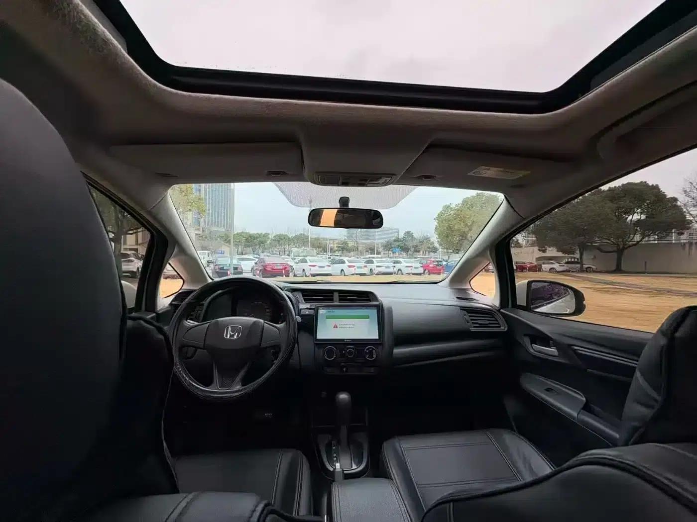 Honda Fit 2018 1.5L CVT Comfort Sunroof Edition — миниатюра 6