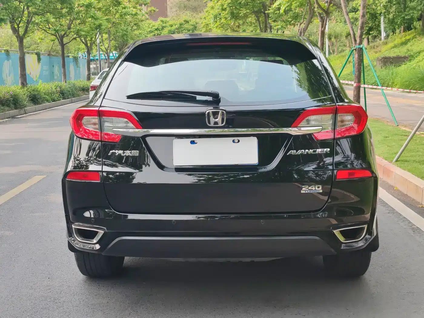 2017 Honda Avancier 240TURBO 2WD Elite Edition — миниатюра 3