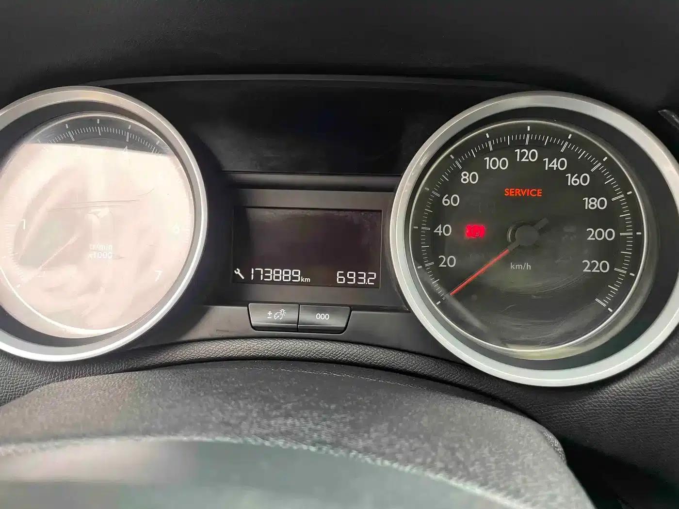 Peugeot 408 2015 1.2T Automatic Glory Edition — миниатюра 14