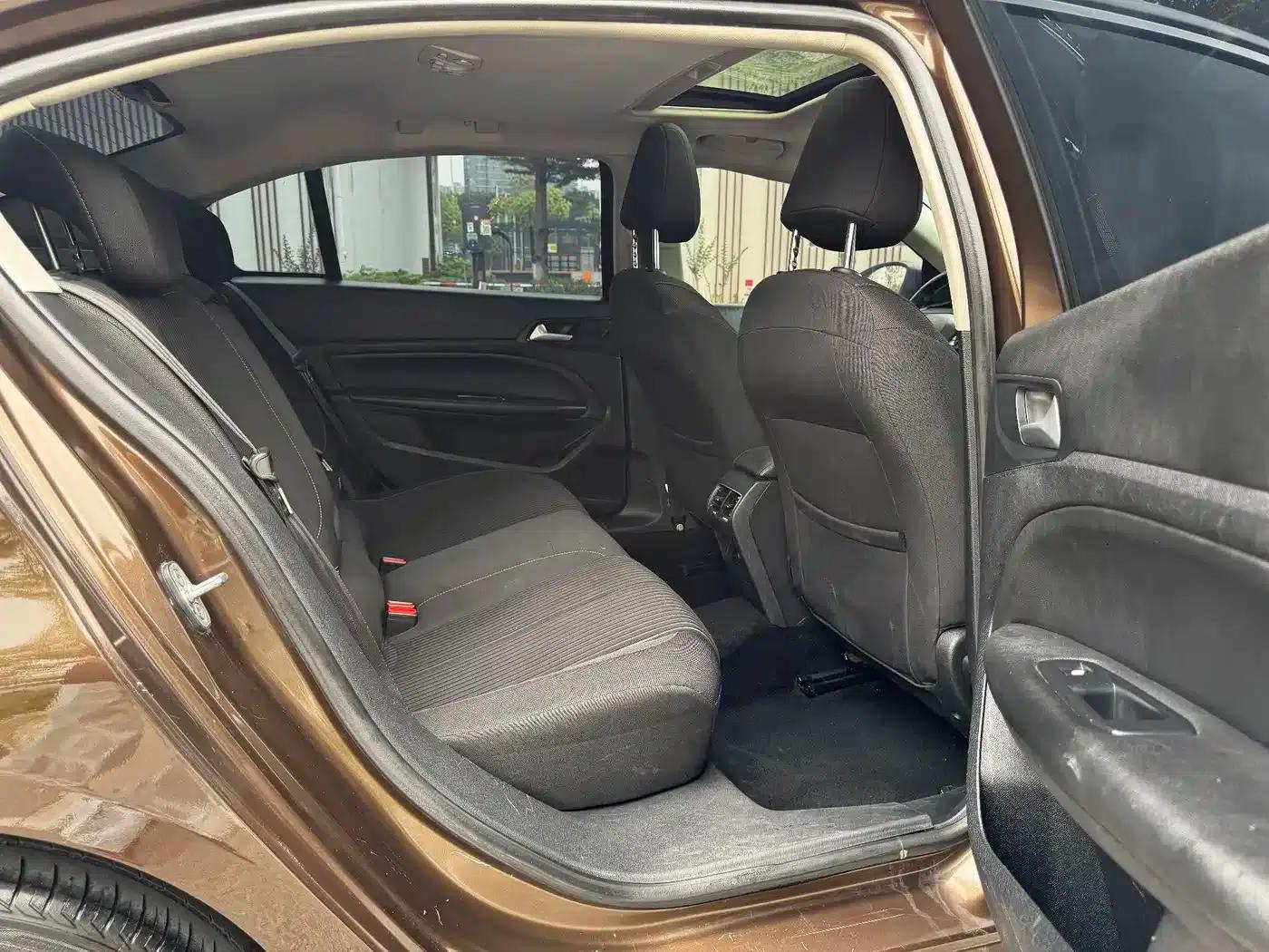 Peugeot 408 2015 1.2T Automatic Glory Edition — миниатюра 15