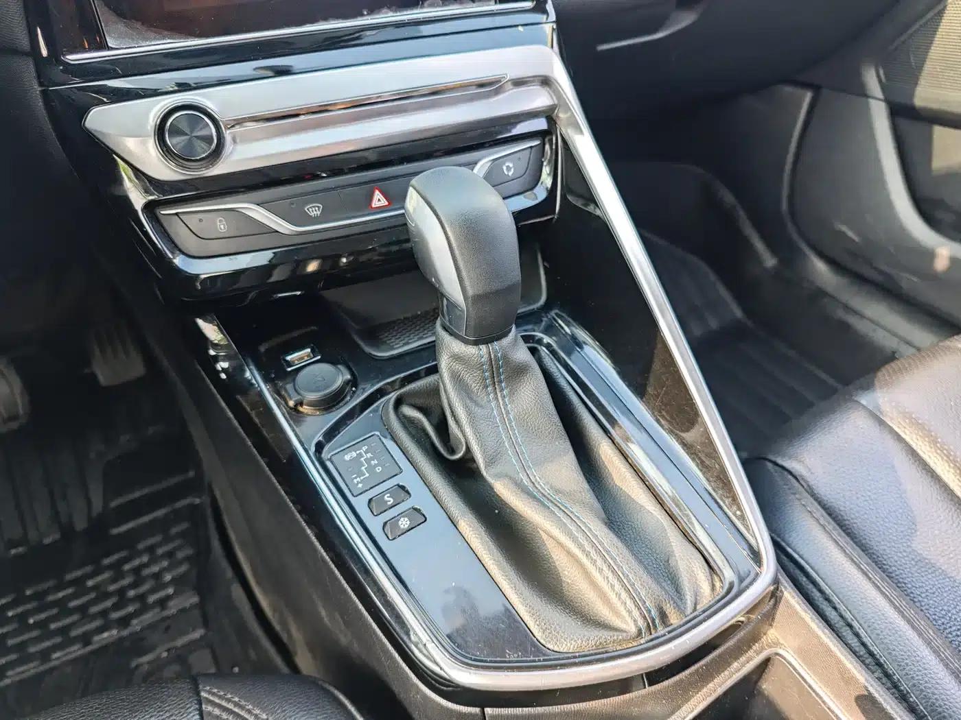 Peugeot 308 2018 230THP Automatic Luxury Edition — миниатюра 12