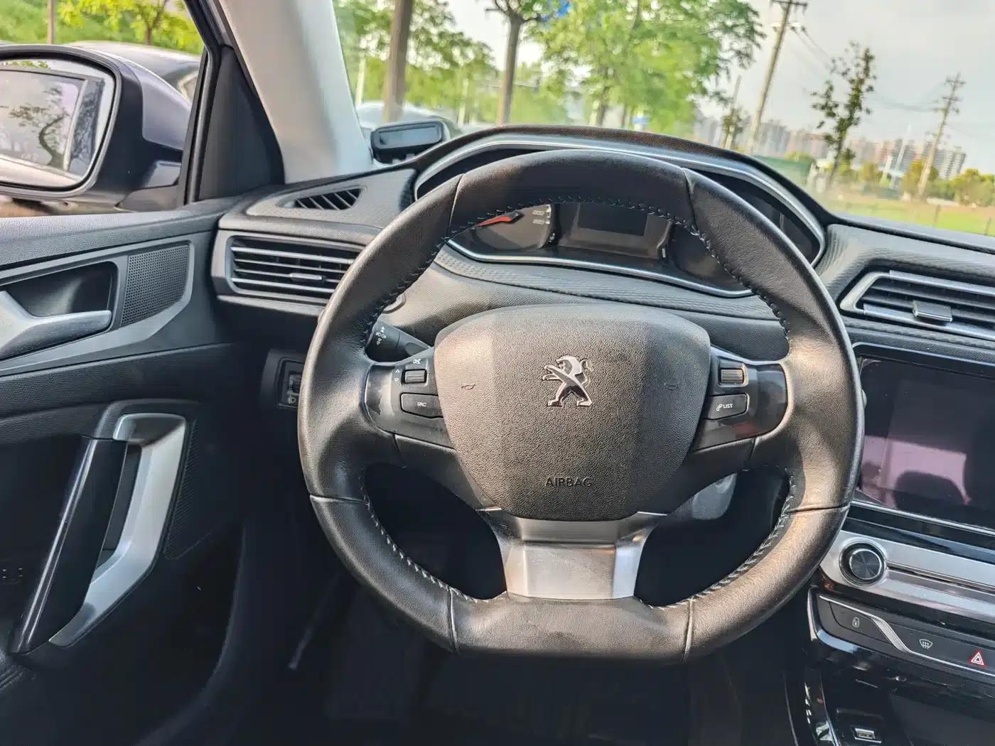 Peugeot 308 2018 230THP Automatic Luxury Edition — миниатюра 15