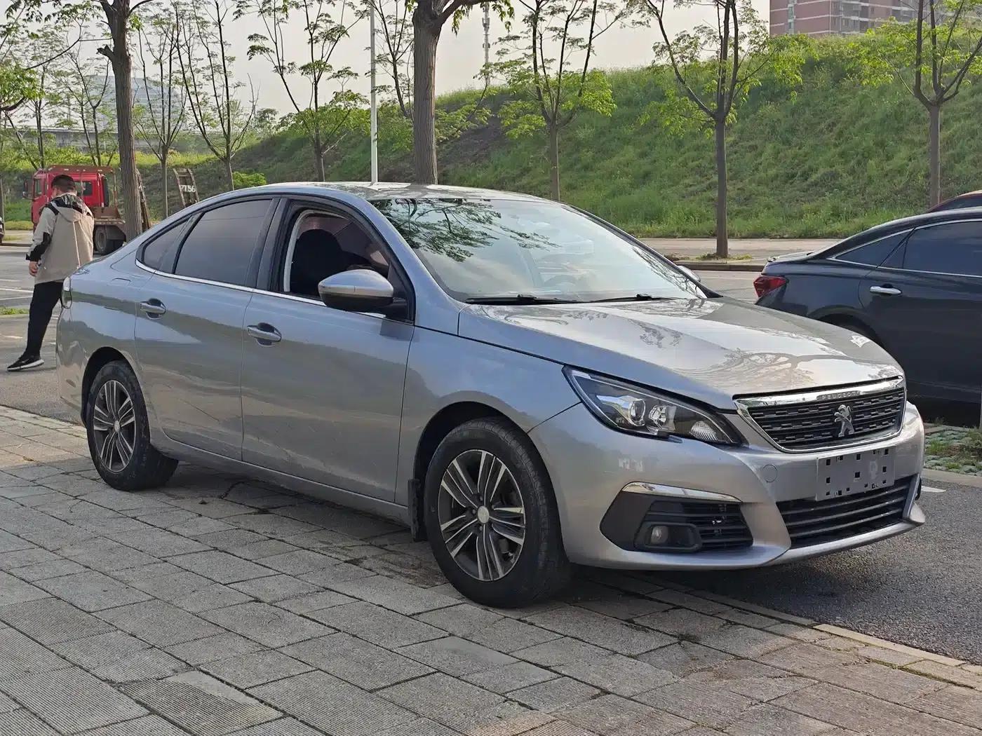 Peugeot 308 2018 230THP Automatic Luxury Edition — миниатюра 3