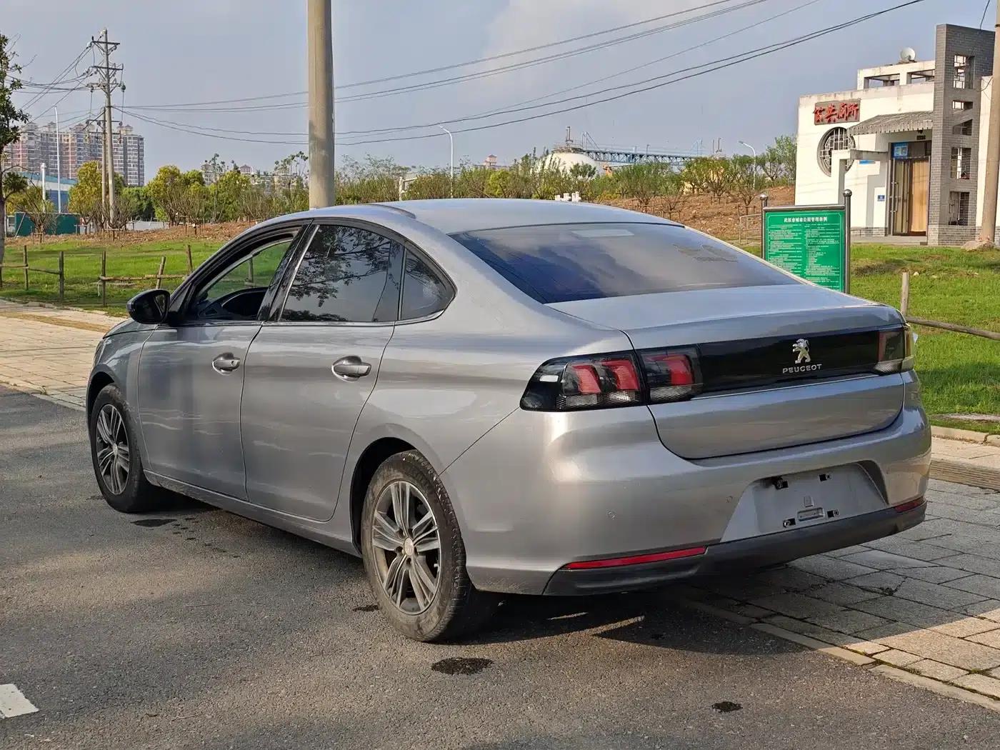 Peugeot 308 2018 230THP Automatic Luxury Edition — миниатюра 9