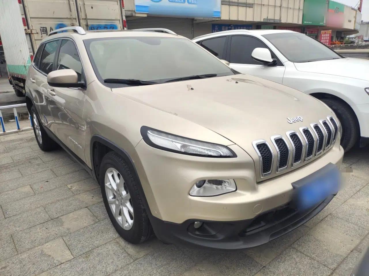 Jeep Cherokee 2016 2.4L Leading Edition — миниатюра 3