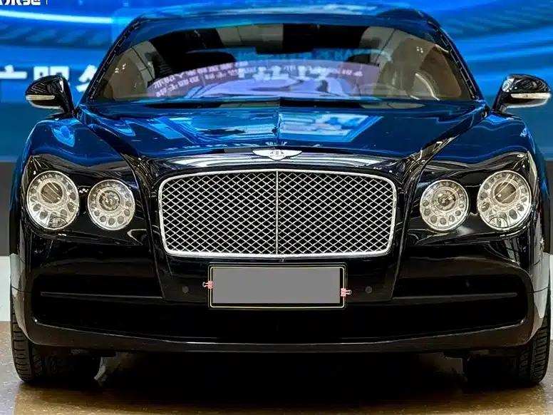 2017 Flying Spur 4.0T V8 Standard Edition — миниатюра 2