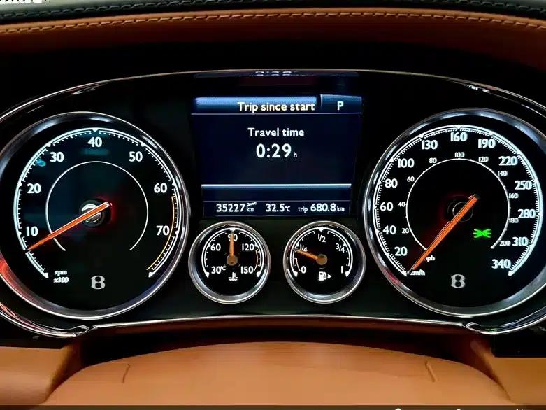 2017 Flying Spur 4.0T V8 Standard Edition — миниатюра 11