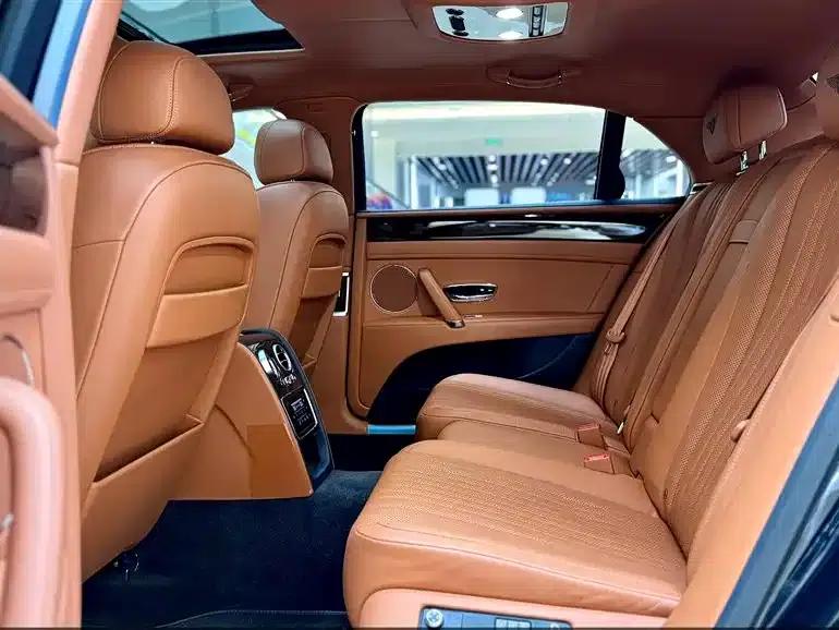 2017 Flying Spur 4.0T V8 Standard Edition — миниатюра 13