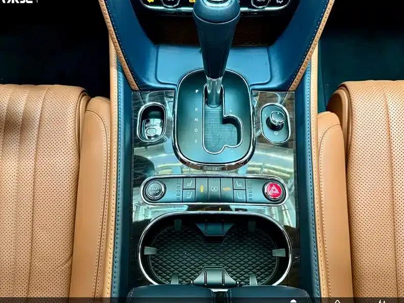 2017 Flying Spur 4.0T V8 Standard Edition — миниатюра 14