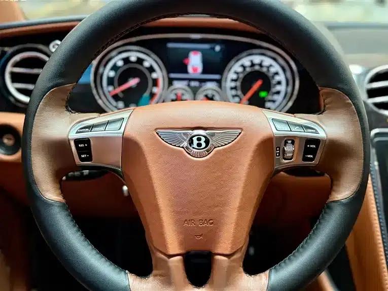 2017 Flying Spur 4.0T V8 Standard Edition — миниатюра 18