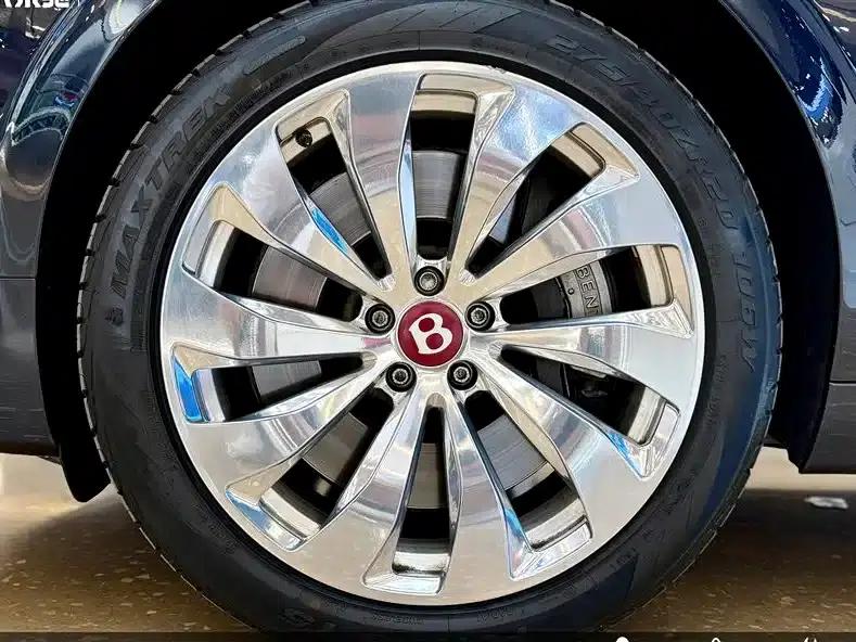 2017 Flying Spur 4.0T V8 Standard Edition — миниатюра 20