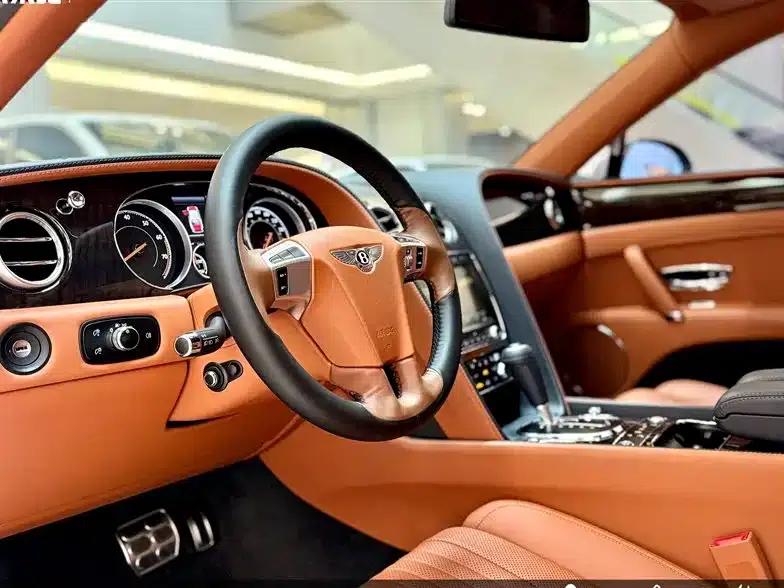 2017 Flying Spur 4.0T V8 Standard Edition — миниатюра 22