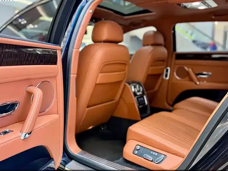 2017 Flying Spur 4.0T V8 Standard Edition — миниатюра 25
