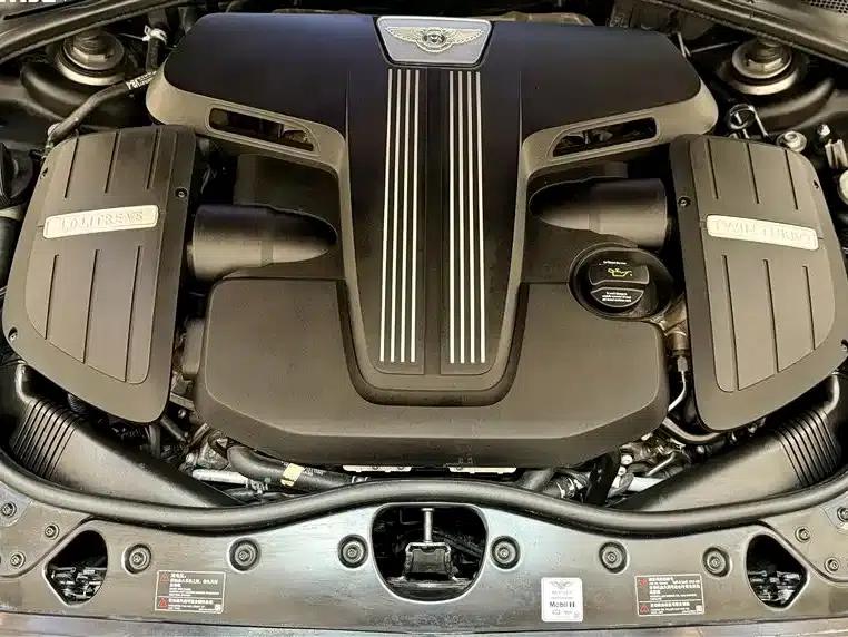 2017 Flying Spur 4.0T V8 Standard Edition — миниатюра 7