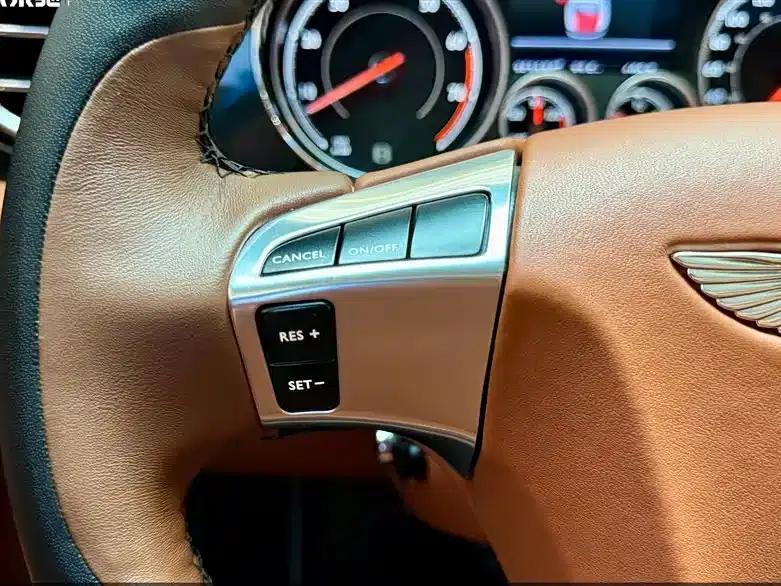 2017 Flying Spur 4.0T V8 Standard Edition — миниатюра 10