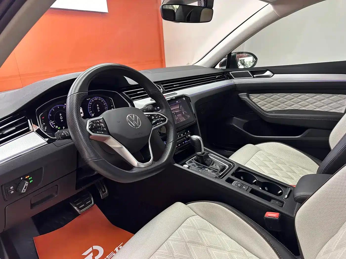 Volkswagen Magotan 2023 2 Millionth Unit Commemorative Edition 330TSI DSG Luxury — миниатюра 11