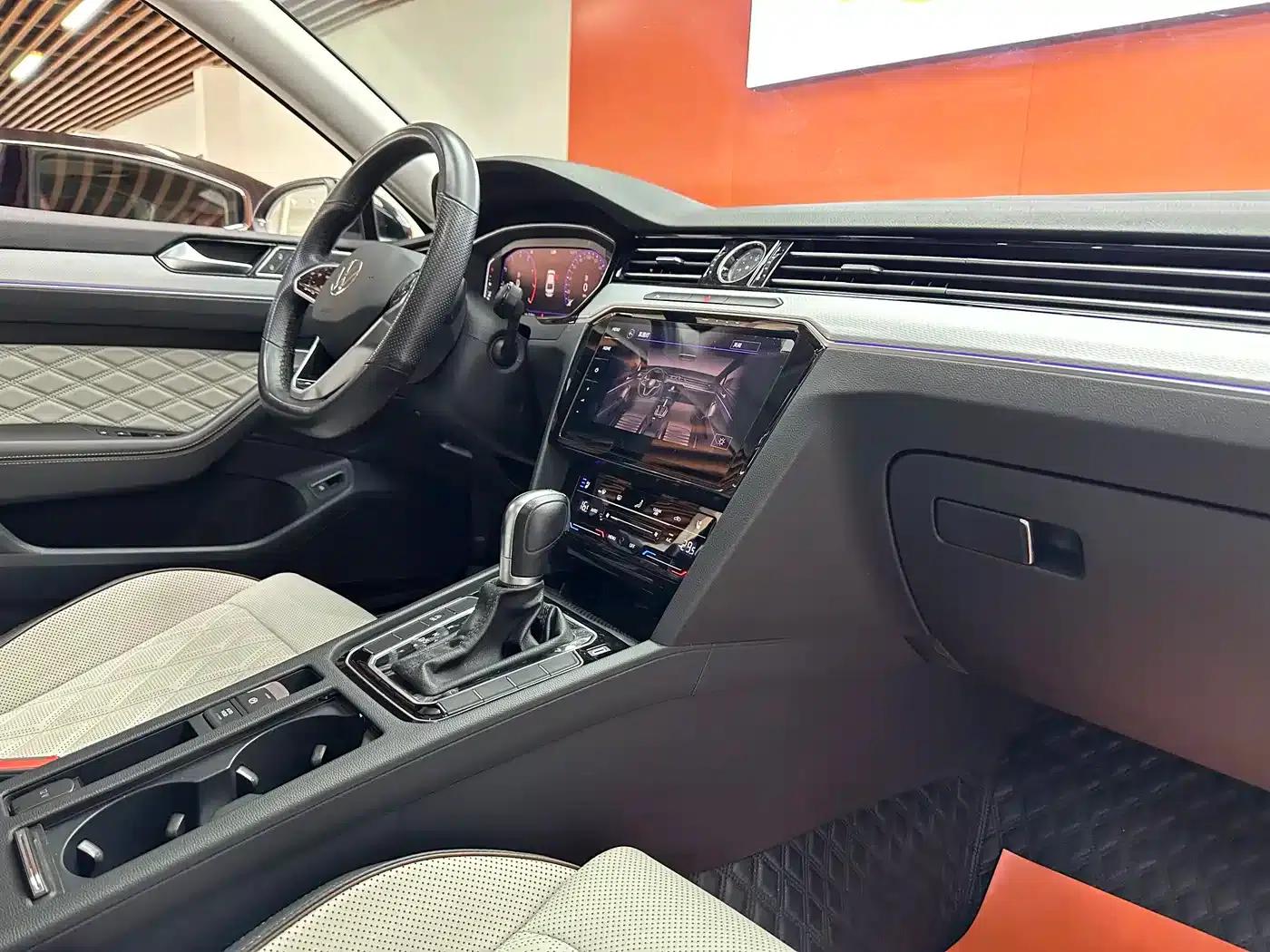 Volkswagen Magotan 2023 2 Millionth Unit Commemorative Edition 330TSI DSG Luxury — миниатюра 12