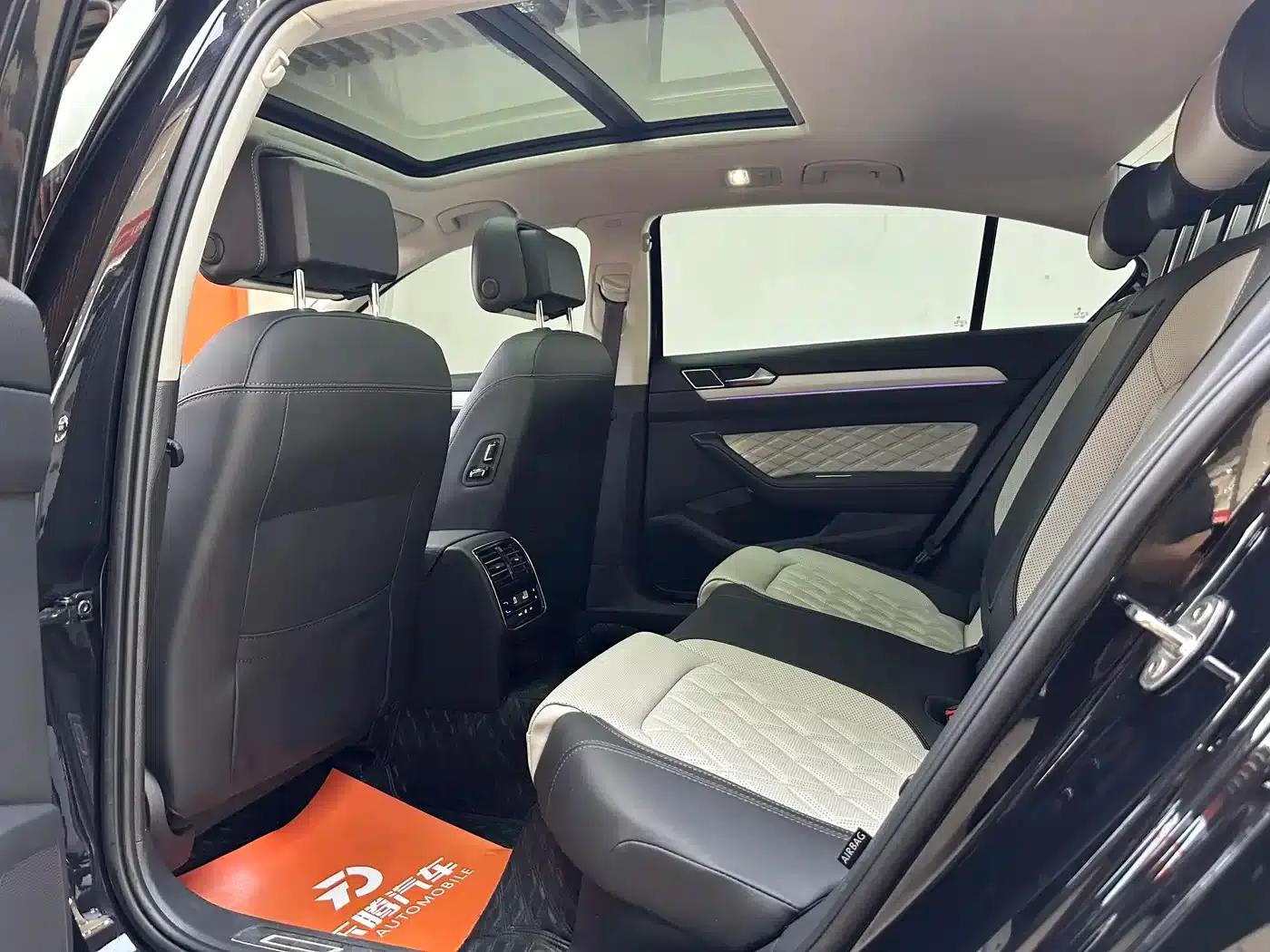 Volkswagen Magotan 2023 2 Millionth Unit Commemorative Edition 330TSI DSG Luxury — миниатюра 17