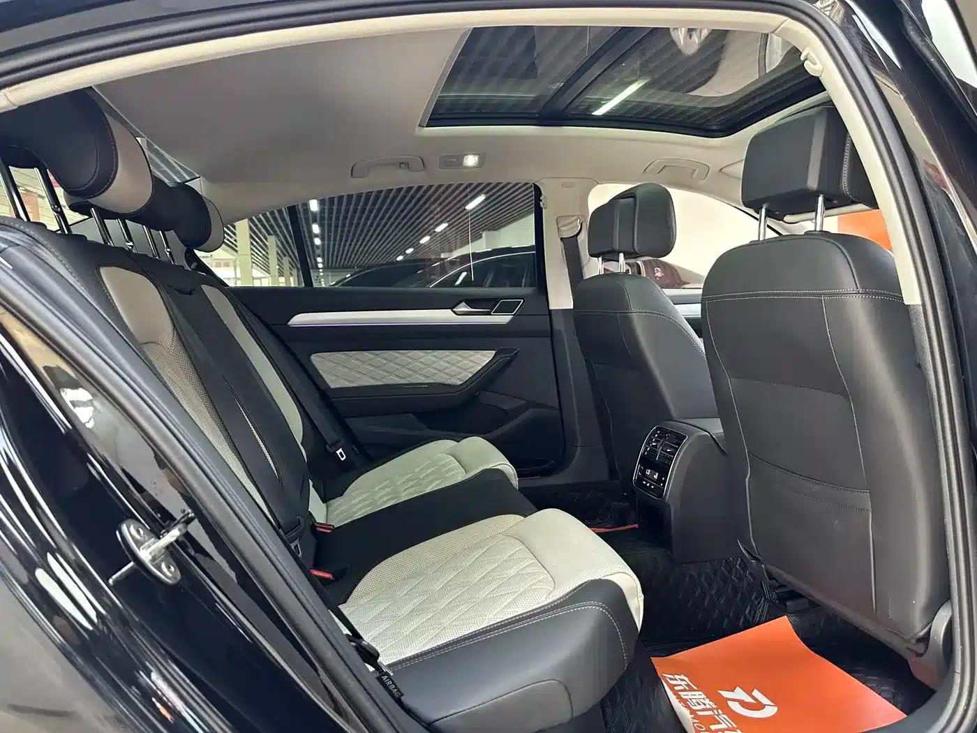 Volkswagen Magotan 2023 2 Millionth Unit Commemorative Edition 330TSI DSG Luxury — миниатюра 18