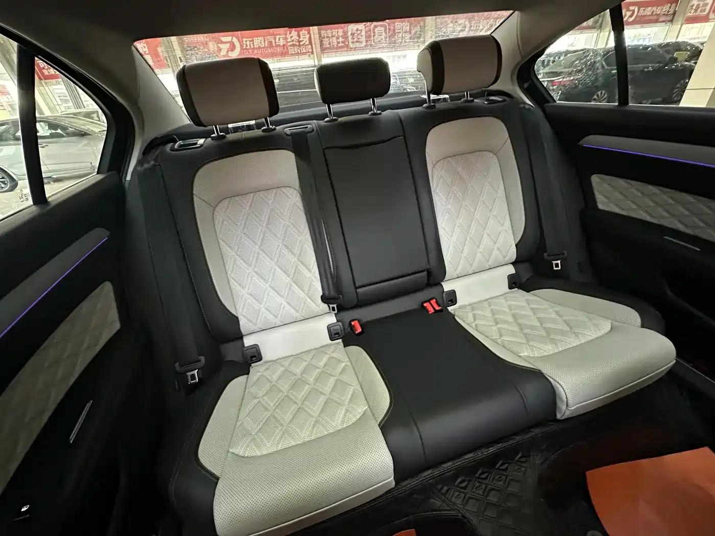 Volkswagen Magotan 2023 2 Millionth Unit Commemorative Edition 330TSI DSG Luxury — миниатюра 19
