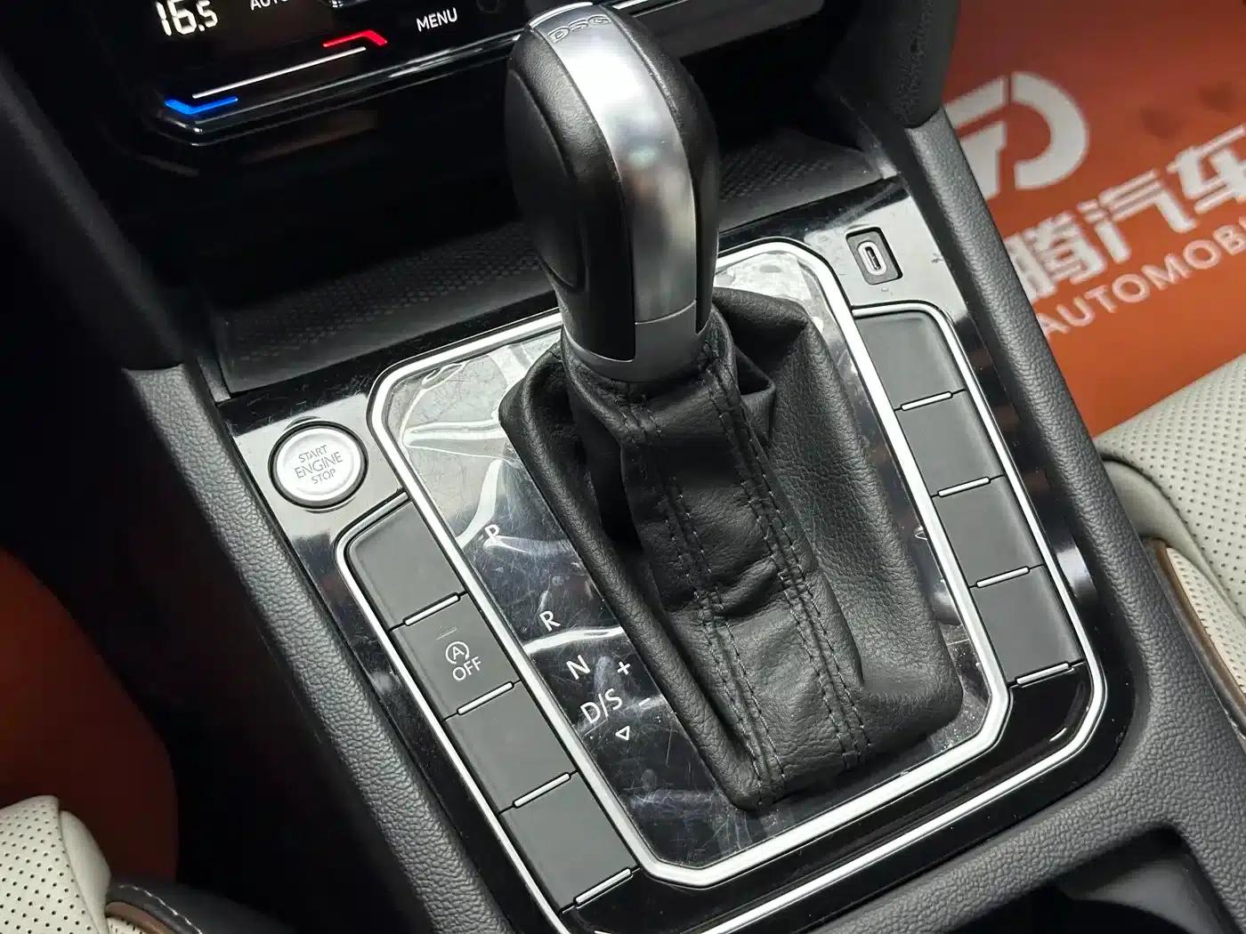 Volkswagen Magotan 2023 2 Millionth Unit Commemorative Edition 330TSI DSG Luxury — миниатюра 21