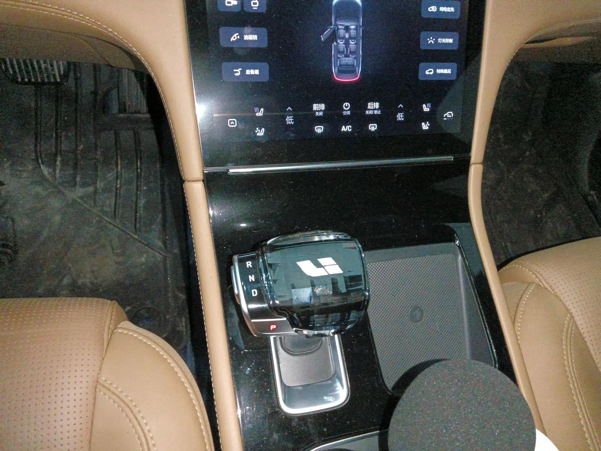 Li Auto ONE 2021 Extended-Range 6-Seater Version — миниатюра 17
