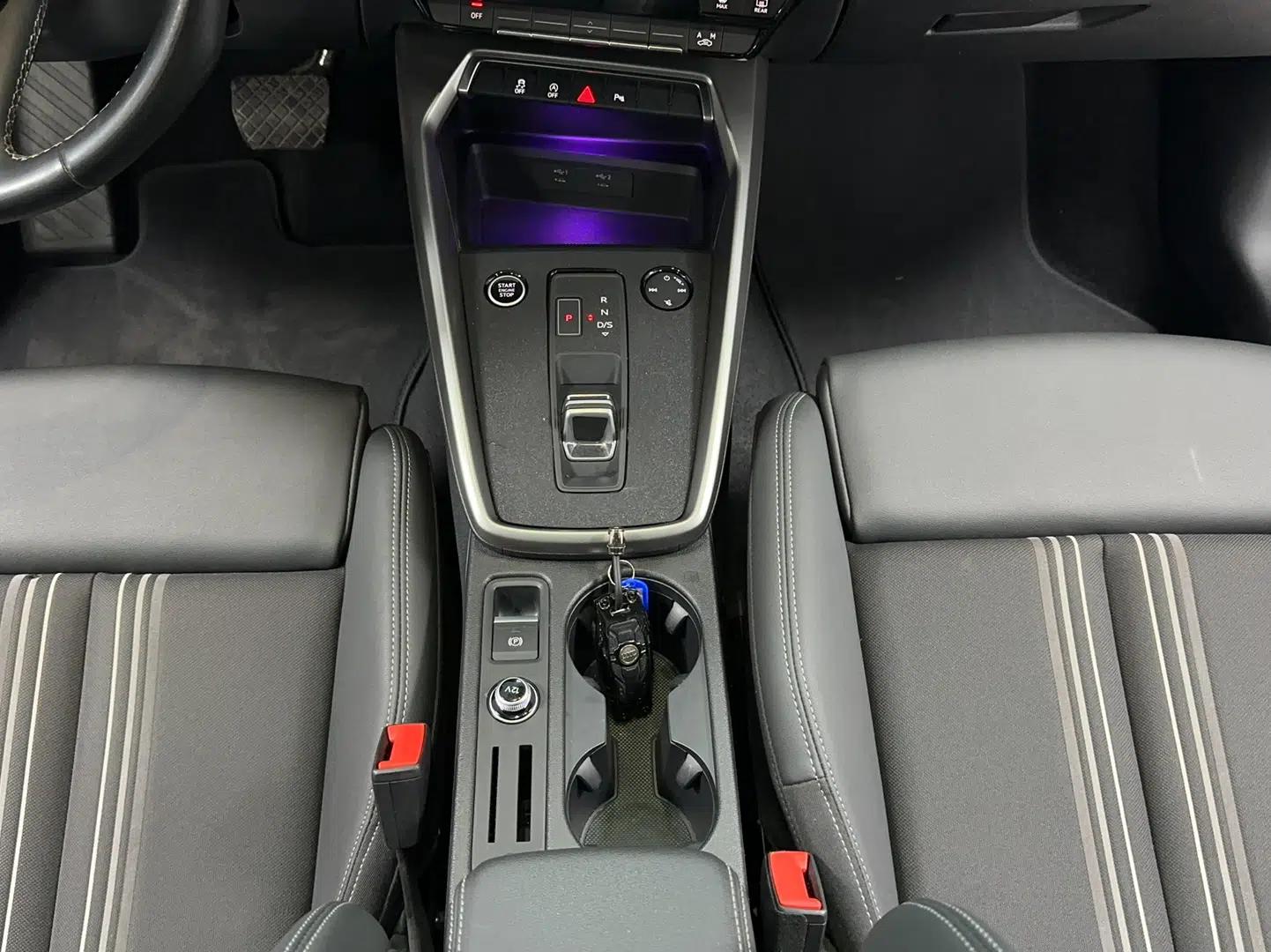 Audi A3 2024 A3L Limousine 35 TFSI Fashion Sport Model — миниатюра 12