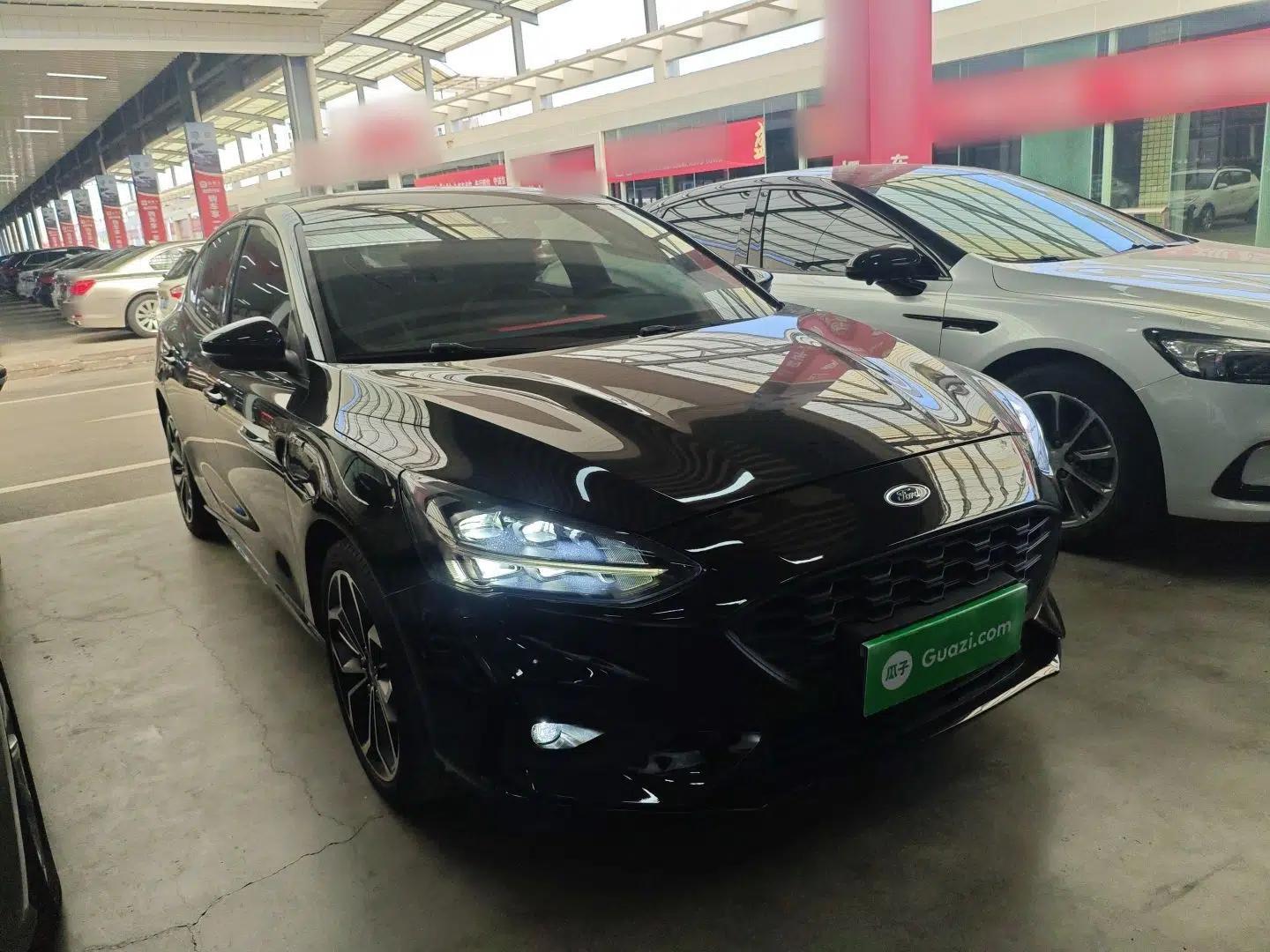 Ford Focus 2021 Sedan EcoBoost 180 Automatic ST Line — миниатюра 3