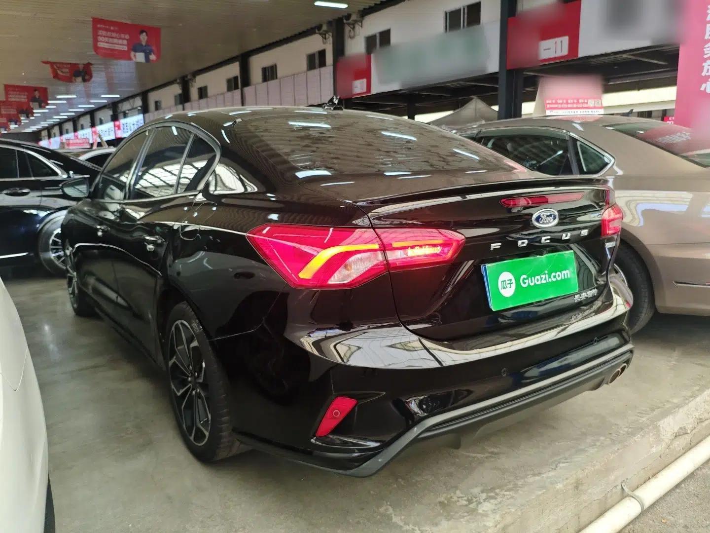 Ford Focus 2021 Sedan EcoBoost 180 Automatic ST Line — миниатюра 4