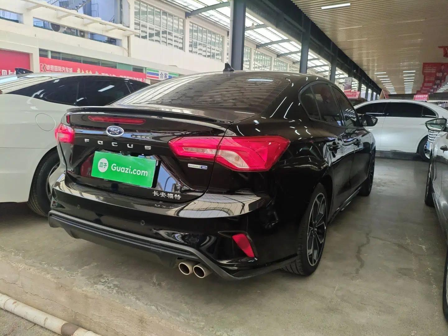Ford Focus 2021 Sedan EcoBoost 180 Automatic ST Line — миниатюра 6