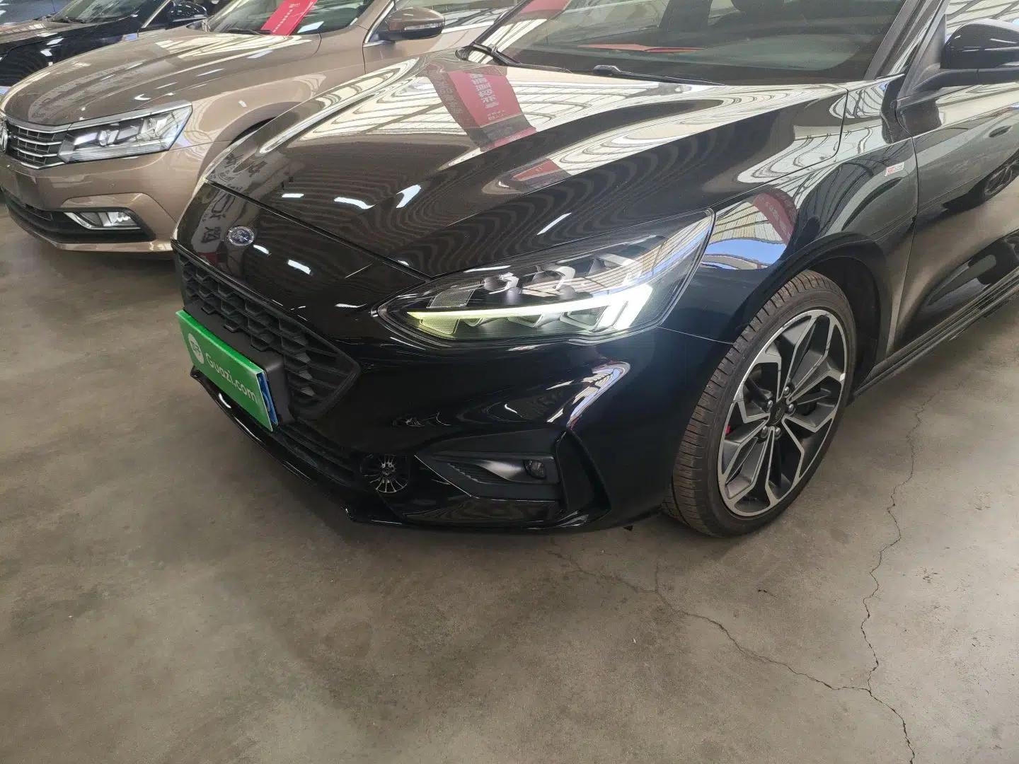 Ford Focus 2021 Sedan EcoBoost 180 Automatic ST Line — миниатюра 9