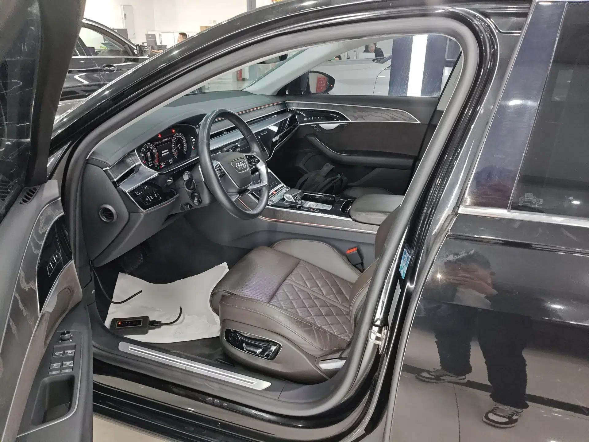 Audi A8 2021 A8L 50 TFSI quattro Comfort Model — миниатюра 18