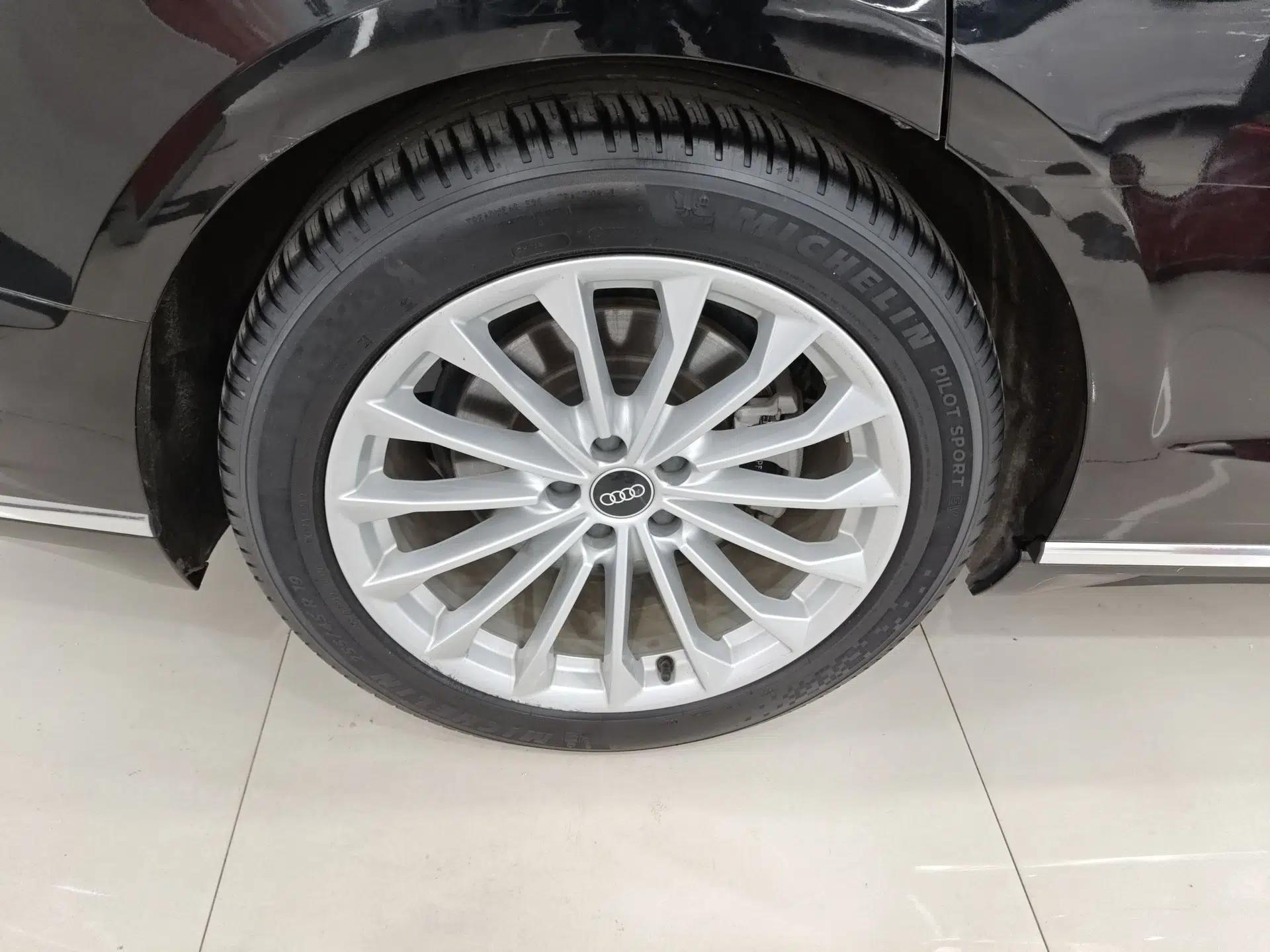 Audi A8 2021 A8L 50 TFSI quattro Comfort Model — миниатюра 10