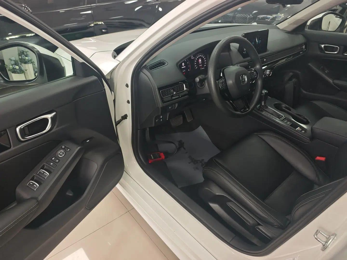 Honda Civic 2022 240TURBO CVT Dynamic Edition — миниатюра 18