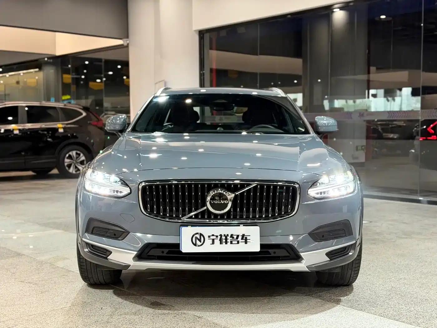 2022 Volvo V90 Cross Country B5 AWD Smart Edition — миниатюра 2