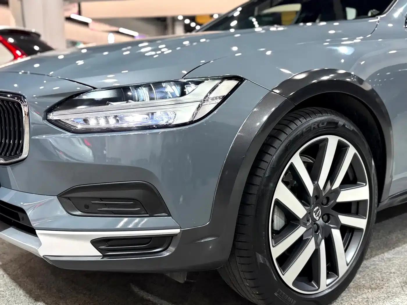 2022 Volvo V90 Cross Country B5 AWD Smart Edition — миниатюра 13