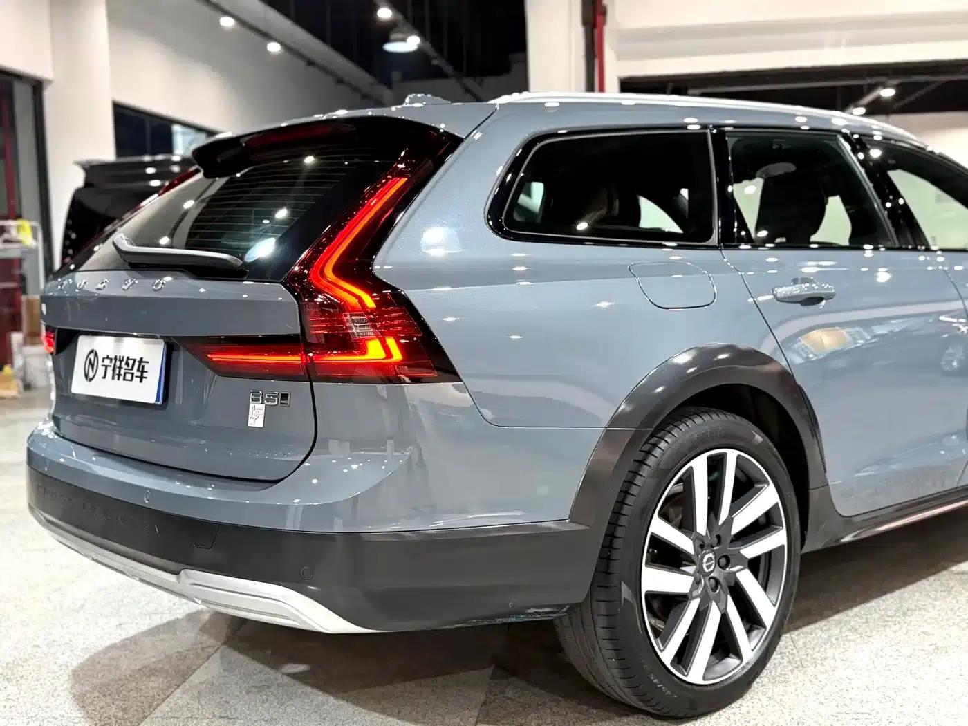 2022 Volvo V90 Cross Country B5 AWD Smart Edition — миниатюра 16