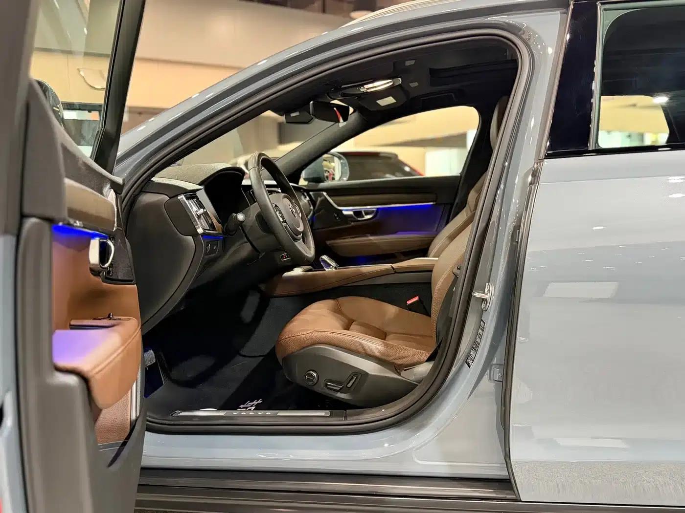 2022 Volvo V90 Cross Country B5 AWD Smart Edition — миниатюра 20