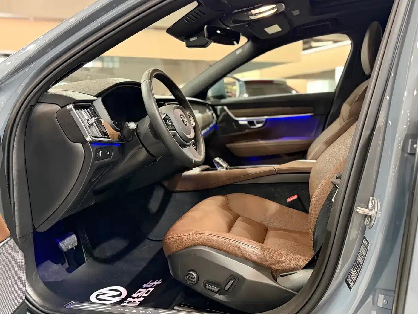 2022 Volvo V90 Cross Country B5 AWD Smart Edition — миниатюра 21