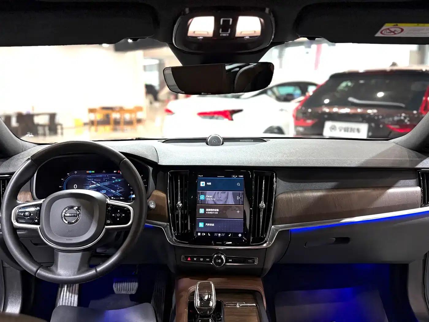 2022 Volvo V90 Cross Country B5 AWD Smart Edition — миниатюра 29