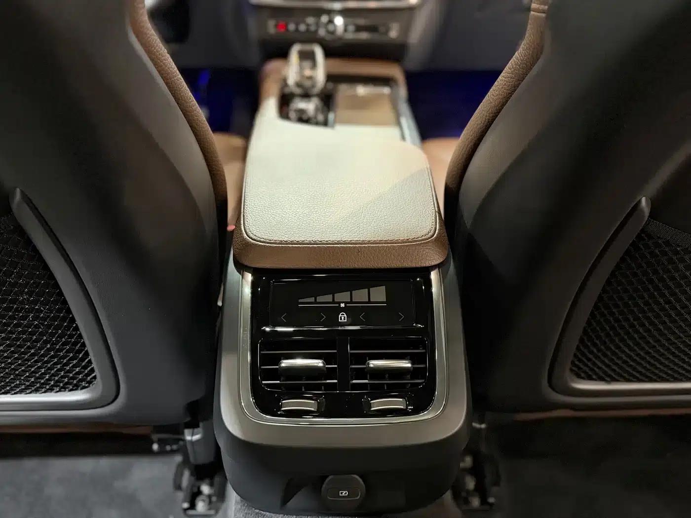 2022 Volvo V90 Cross Country B5 AWD Smart Edition — миниатюра 30