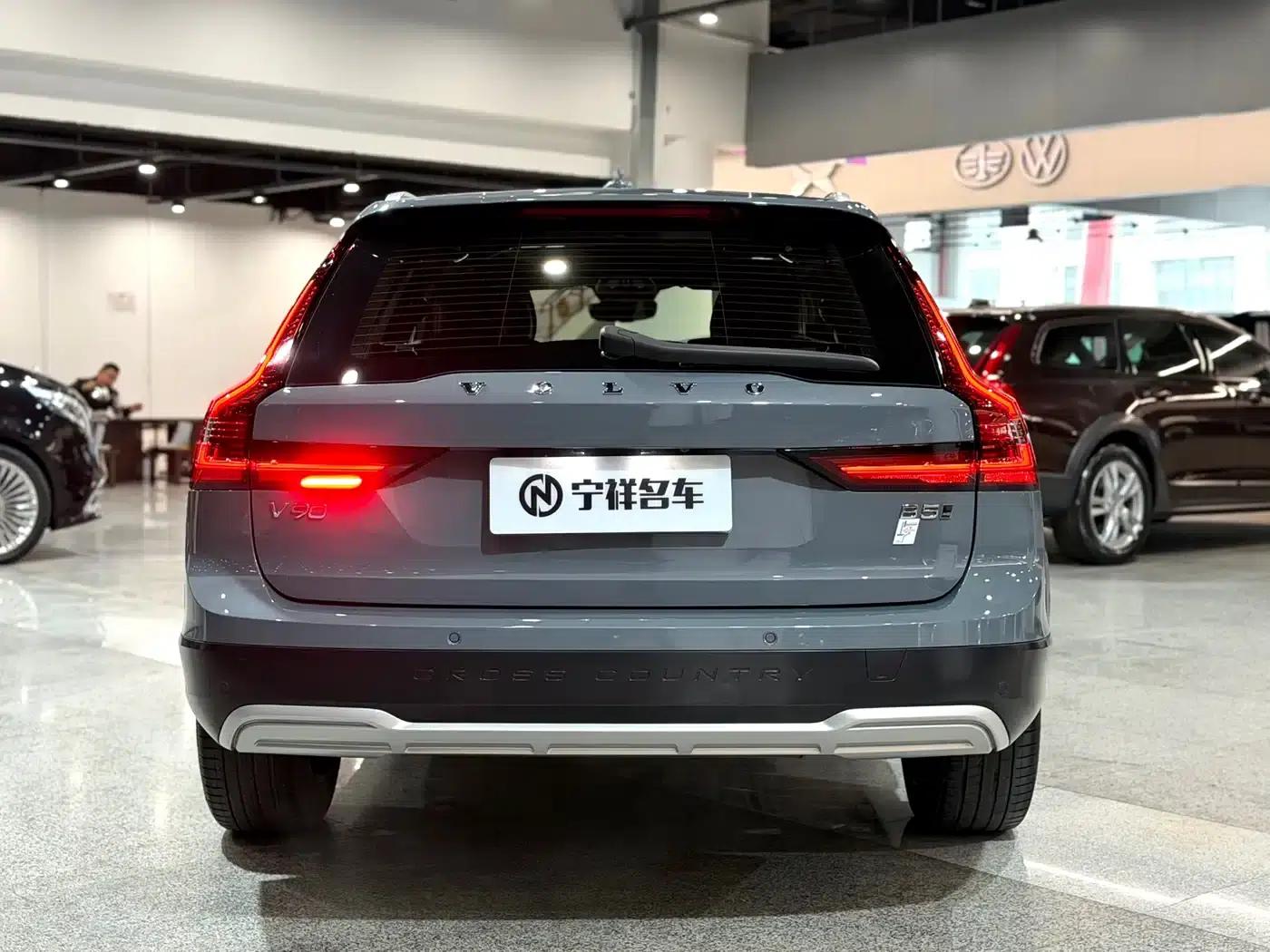2022 Volvo V90 Cross Country B5 AWD Smart Edition — миниатюра 5