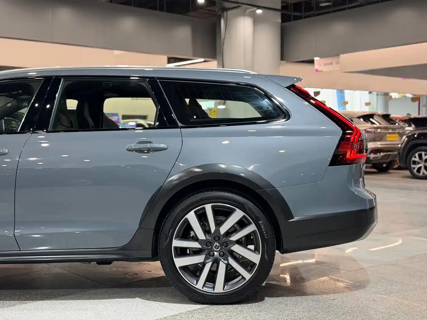 2022 Volvo V90 Cross Country B5 AWD Smart Edition — миниатюра 8
