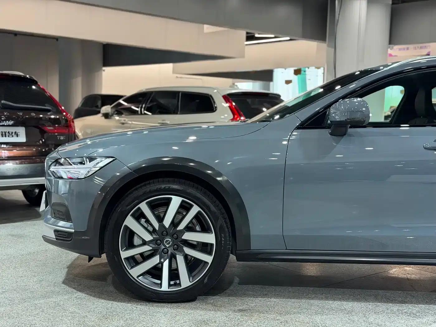 2022 Volvo V90 Cross Country B5 AWD Smart Edition — миниатюра 9