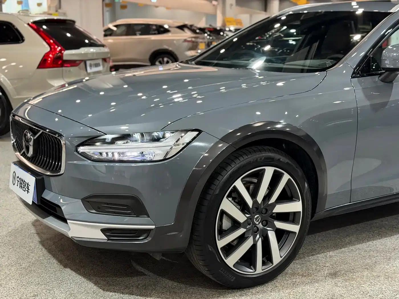 2022 Volvo V90 Cross Country B5 AWD Smart Edition — миниатюра 10