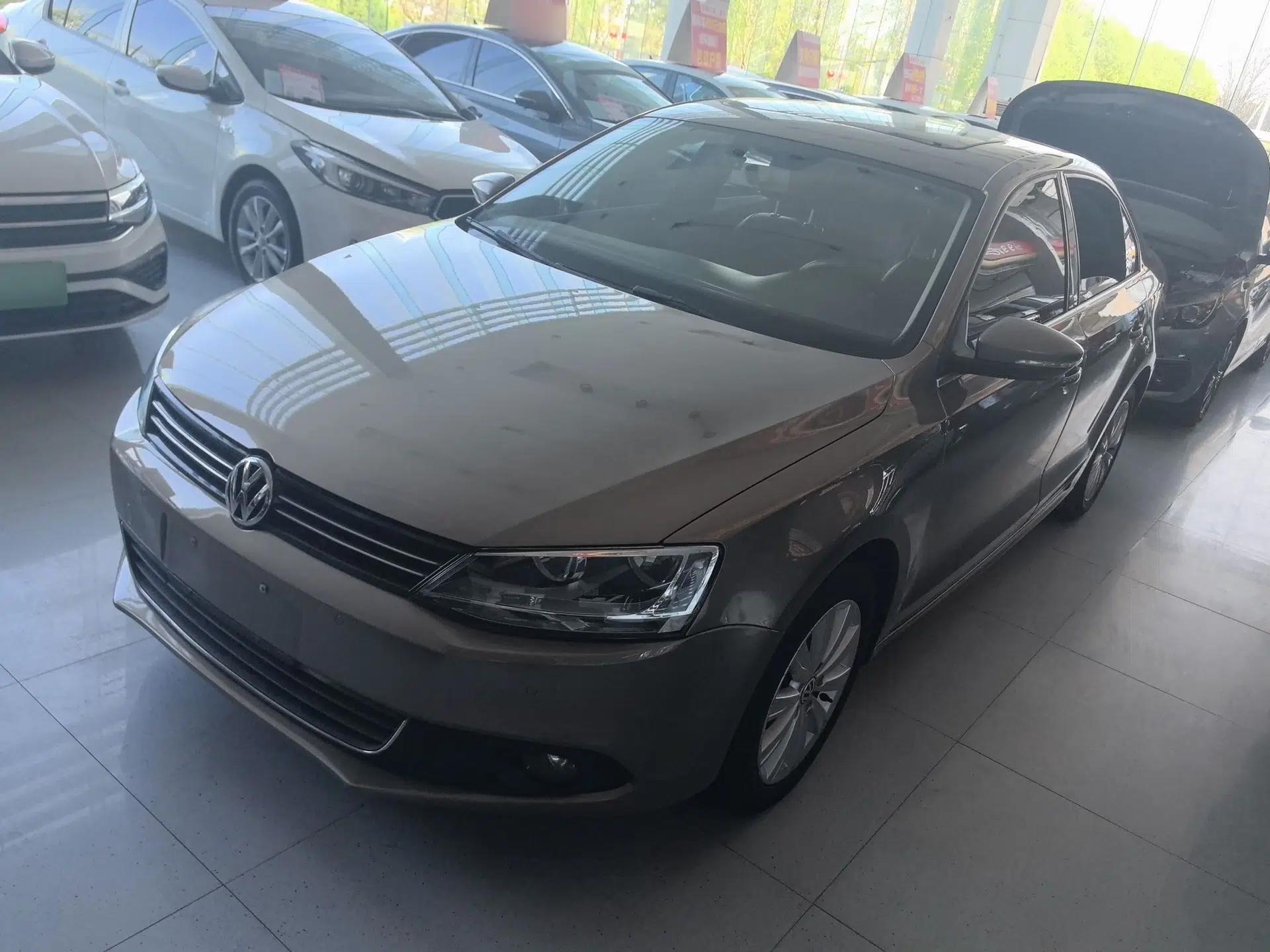 Volkswagen Sagitar 2014 Revised Version 1.4TSI Automatic Luxury Edition — миниатюра 1