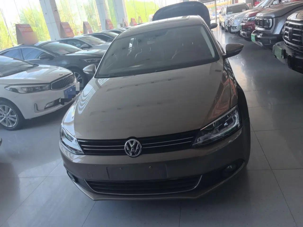 Volkswagen Sagitar 2014 Revised Version 1.4TSI Automatic Luxury Edition — миниатюра 2