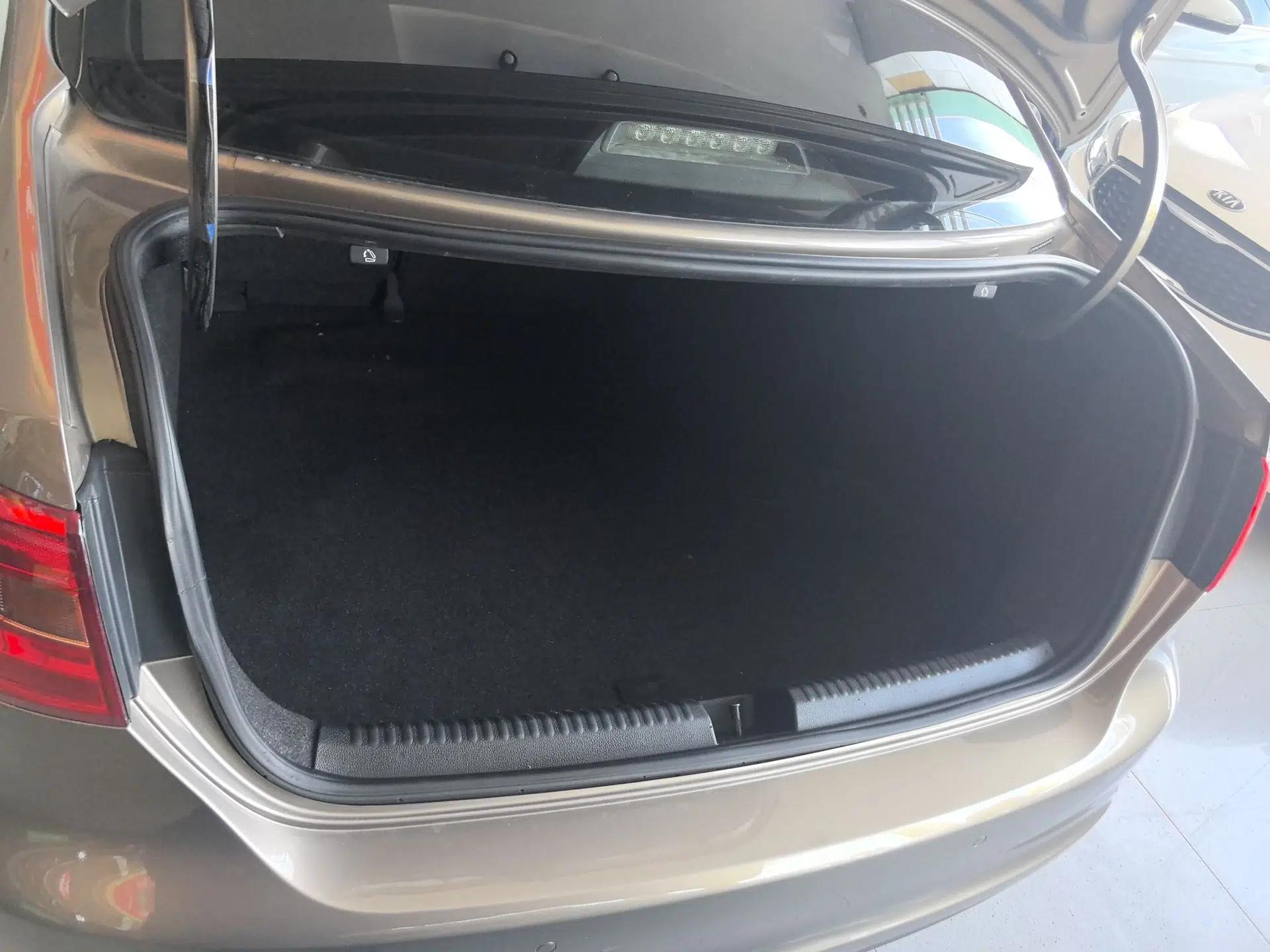 Volkswagen Sagitar 2014 Revised Version 1.4TSI Automatic Luxury Edition — миниатюра 22