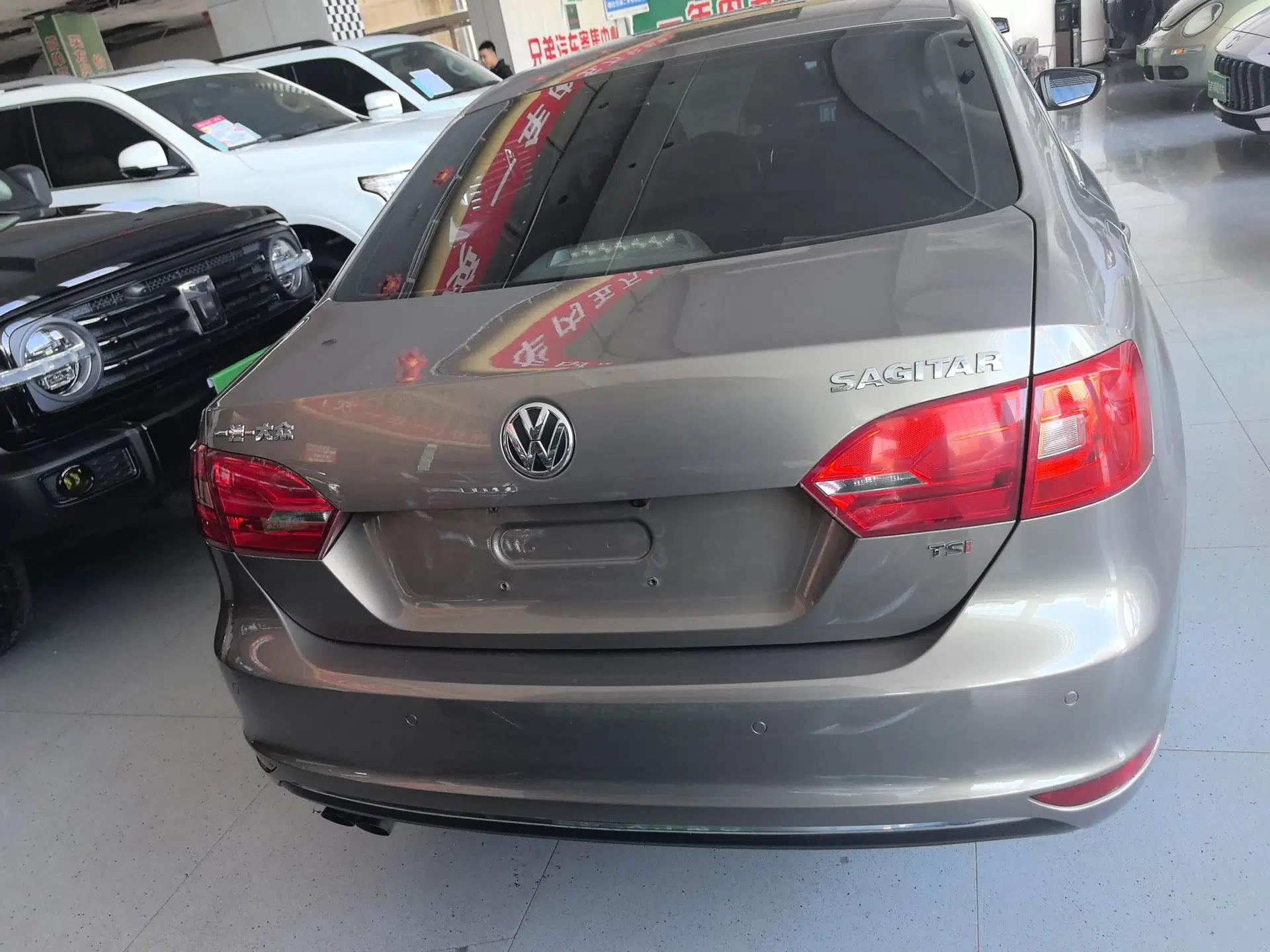 Volkswagen Sagitar 2014 Revised Version 1.4TSI Automatic Luxury Edition — миниатюра 5