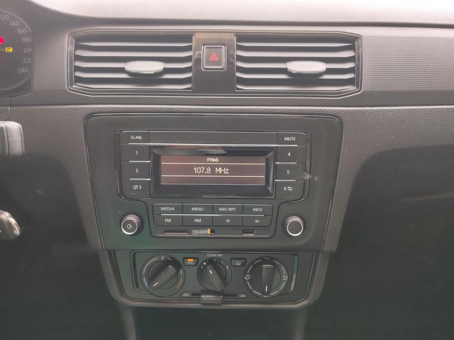 Volkswagen Santana 2021 1.5L Automatic Fashion Edition — миниатюра 16